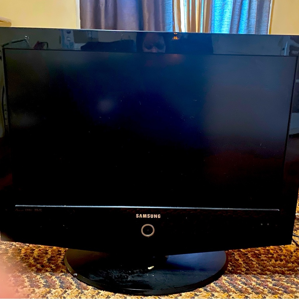 37 inch Samsung Tv.
